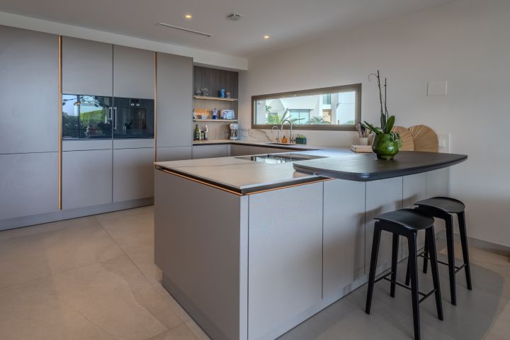 Celeste 6 - Fantastic Property with Sea Views