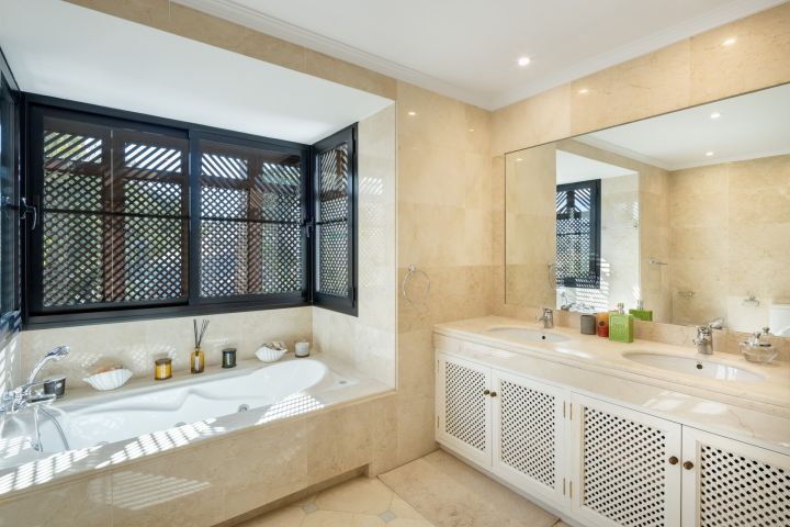 Villa avec 4 chambres et 5 salles de bain - Villa élégante avec vue panoramique