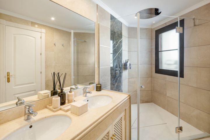 Villa avec 4 chambres et 5 salles de bain - Villa élégante avec vue panoramique