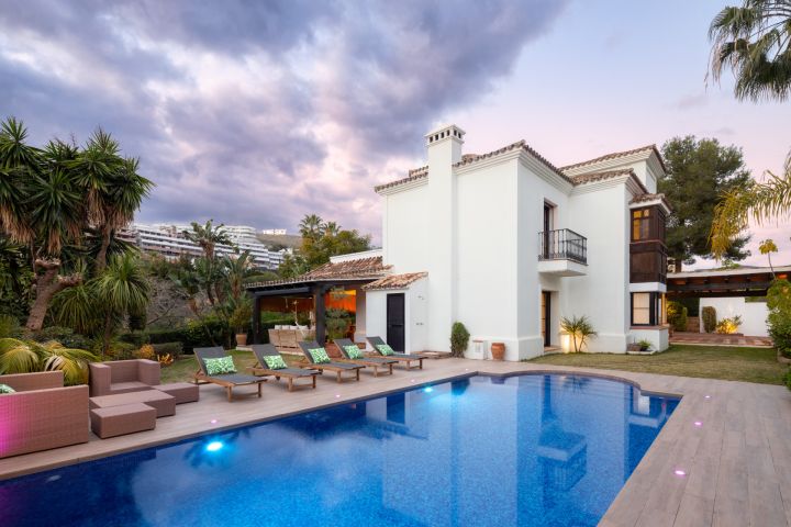 Villa avec 4 chambres et 5 salles de bain - Villa élégante avec vue panoramique
