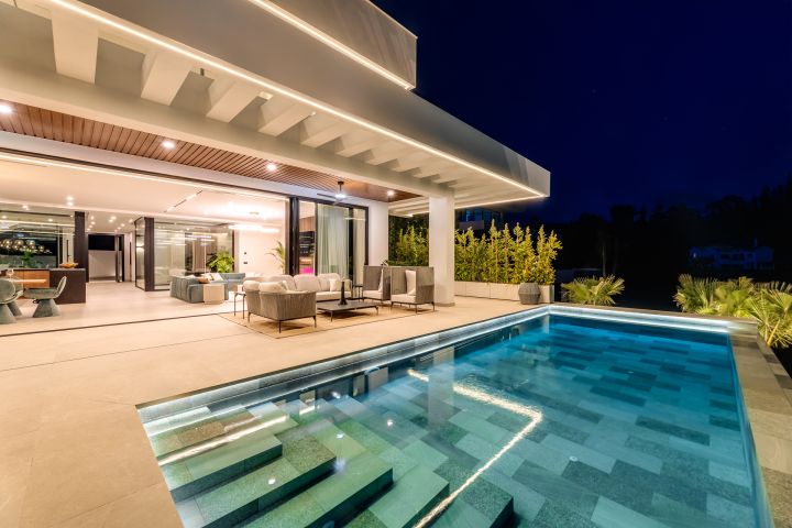 Villa con 6 dormitorios y 7 baños - Casa Moderna Única en El Madroñal
