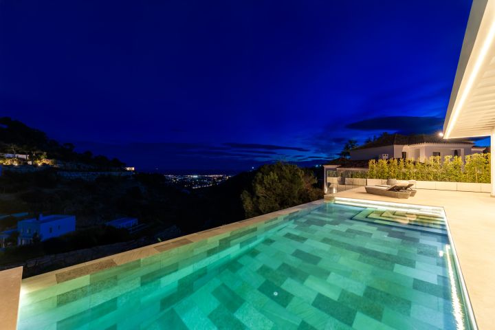 Villa con 6 dormitorios y 7 baños - Casa Moderna Única en El Madroñal