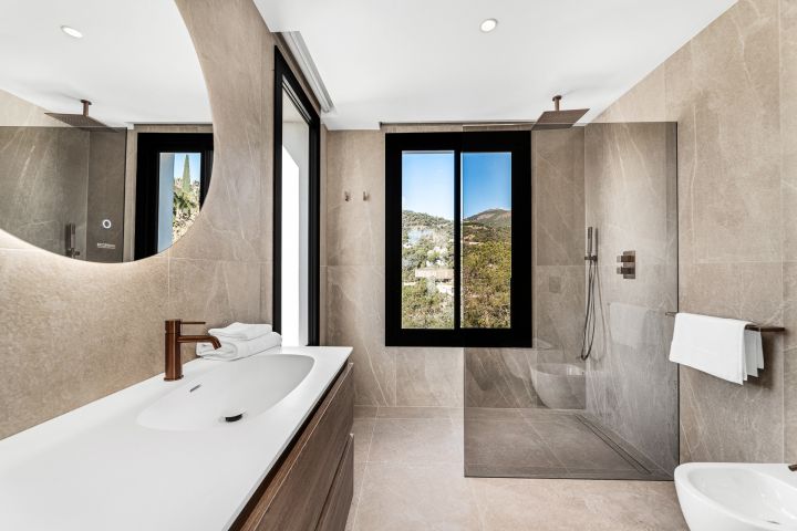 Villa con 6 dormitorios y 7 baños - Casa Moderna Única en El Madroñal