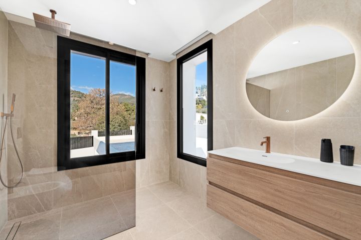 Villa con 6 dormitorios y 7 baños - Casa Moderna Única en El Madroñal