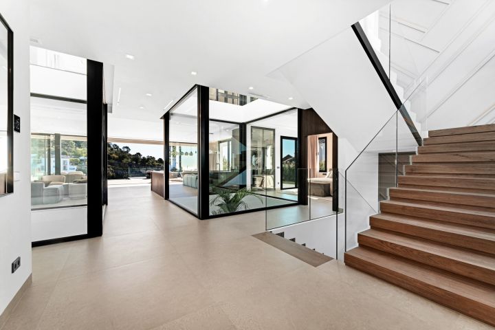 Villa con 6 dormitorios y 7 baños - Casa Moderna Única en El Madroñal