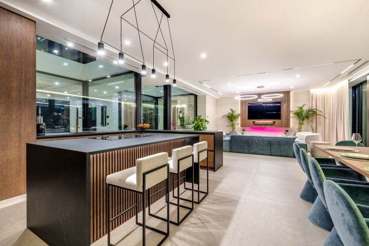 Villa con 6 dormitorios y 7 baños - Casa Moderna Única en El Madroñal