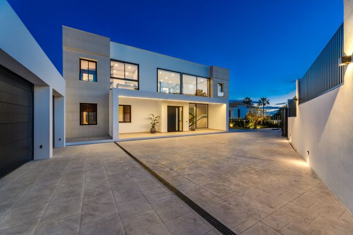 Villa con 6 dormitorios y 7 baños - Casa Moderna Única en El Madroñal