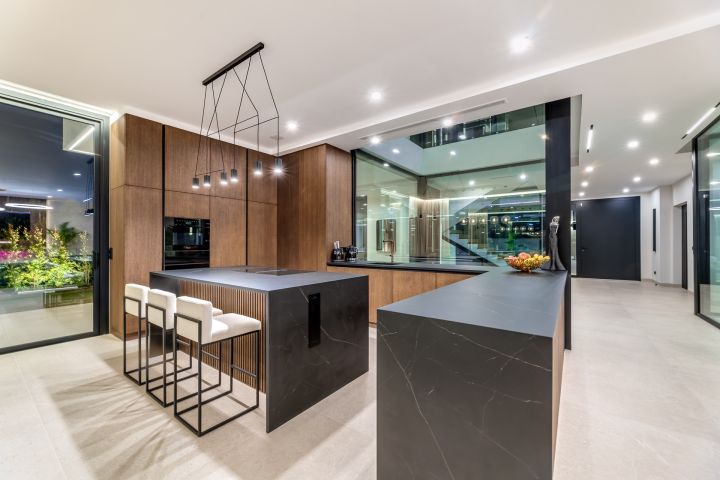 Villa con 6 dormitorios y 7 baños - Casa Moderna Única en El Madroñal