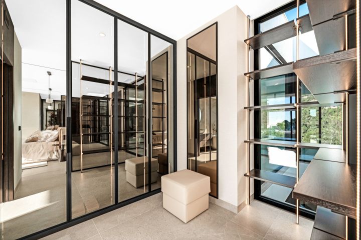 Villa con 6 dormitorios y 7 baños - Casa Moderna Única en El Madroñal