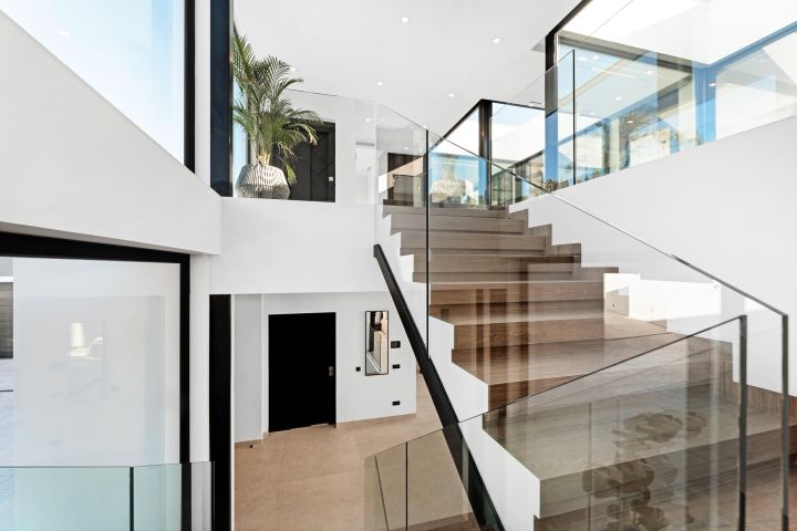 Villa con 6 dormitorios y 7 baños - Casa Moderna Única en El Madroñal