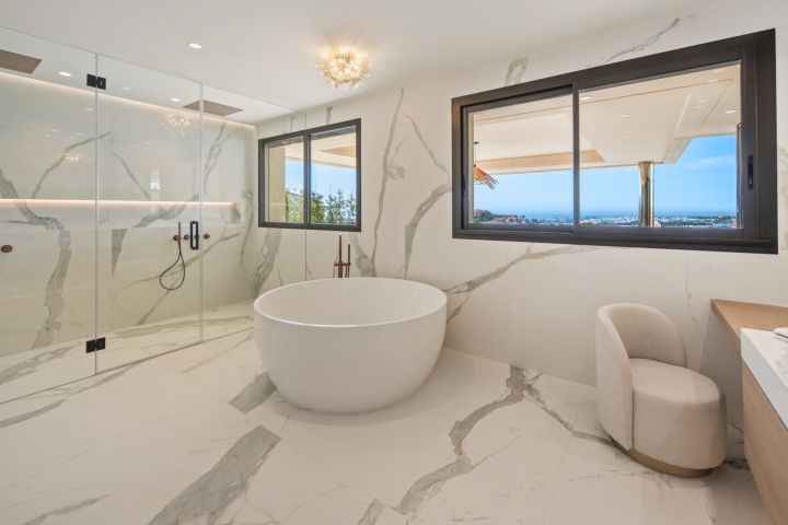 Feroz - A Penthouse in the sky in Nueva Andalucia