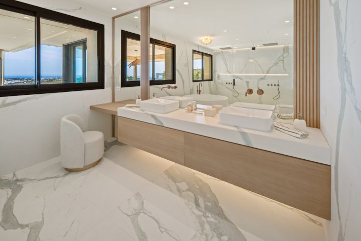 Feroz - A Penthouse in the sky in Nueva Andalucia