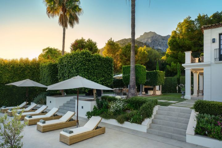 Villa Vivaldi - Modern Elegant Villa with Andalusian Charm in Sierra Blanca