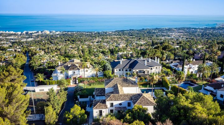 Villa Vivaldi - Modern Elegant Villa with Andalusian Charm in Sierra Blanca