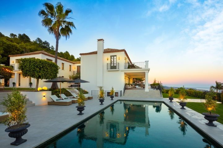 Villa avec 6 chambres et 7 salles de bain - Villa moderne et élégante au charme andalou à Sierra Blanca