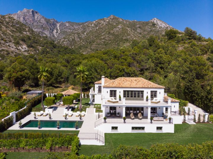Villa Vivaldi - Modern Elegant Villa with Andalusian Charm in Sierra Blanca