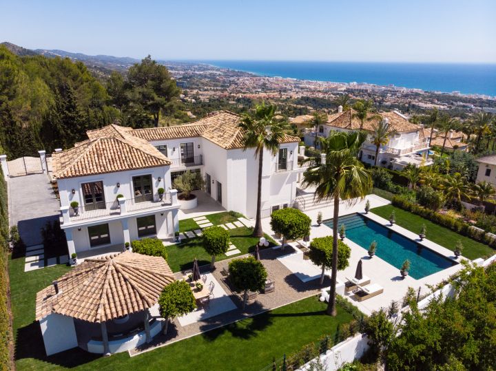 Villa Vivaldi - Modern Elegant Villa with Andalusian Charm in Sierra Blanca