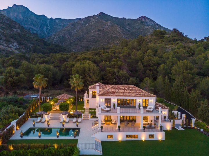 Villa Vivaldi - Modern Elegant Villa with Andalusian Charm in Sierra Blanca