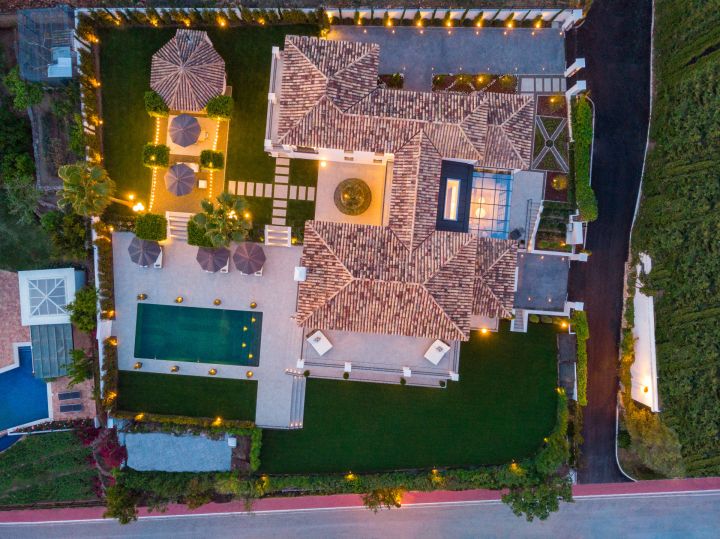 Villa Vivaldi - Modern Elegant Villa with Andalusian Charm in Sierra Blanca