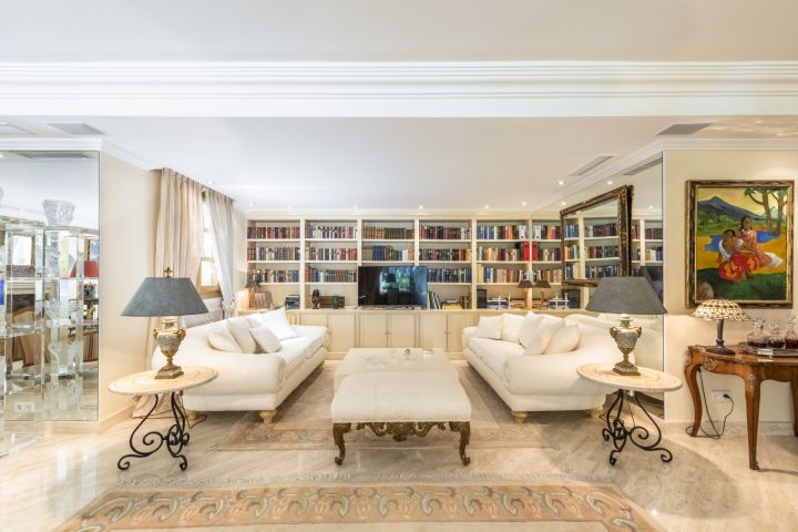 Lujosa mansión en Nueva Andalucía - Casa contemporánea de lujo con acabados de primera calidad