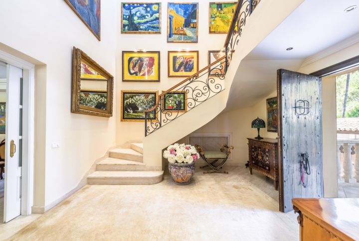 Lujosa mansión en Nueva Andalucía - Casa contemporánea de lujo con acabados de primera calidad