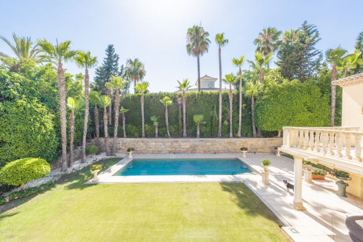 Lujosa mansión en Nueva Andalucía - Casa contemporánea de lujo con acabados de primera calidad