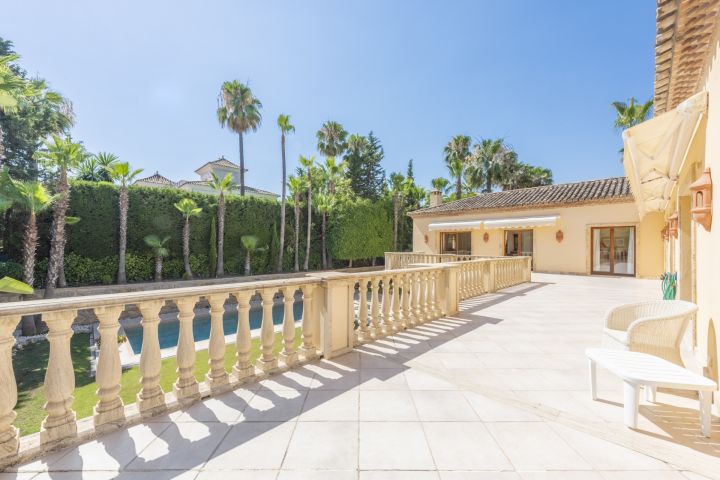 Lujosa mansión en Nueva Andalucía - Casa contemporánea de lujo con acabados de primera calidad