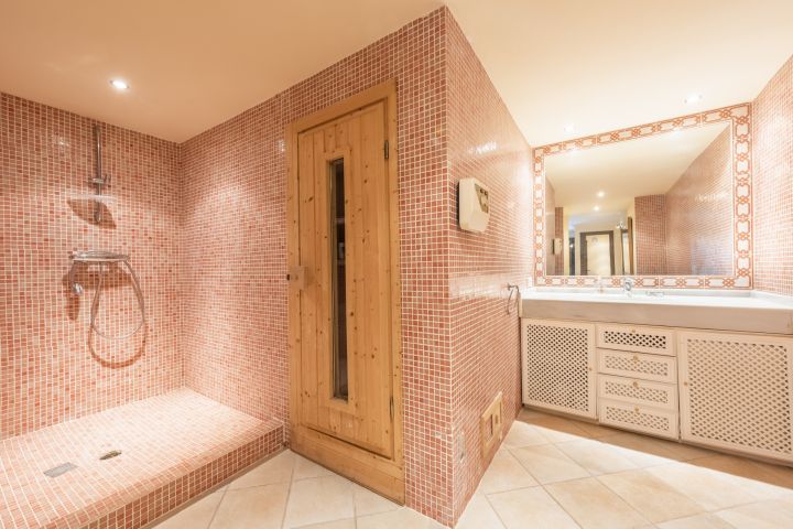 Lujosa mansión en Nueva Andalucía - Casa contemporánea de lujo con acabados de primera calidad
