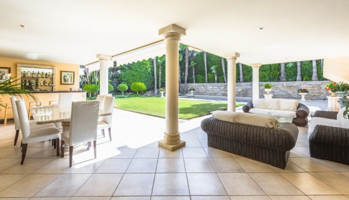 Lujosa mansión en Nueva Andalucía - Casa contemporánea de lujo con acabados de primera calidad