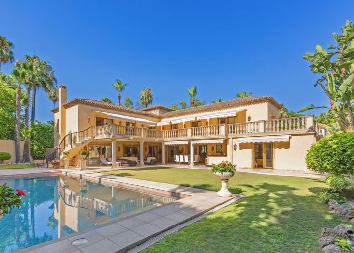 Lujosa mansión en Nueva Andalucía - Casa contemporánea de lujo con acabados de primera calidad