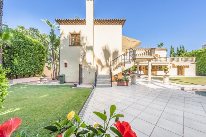 Lujosa mansión en Nueva Andalucía - Casa contemporánea de lujo con acabados de primera calidad