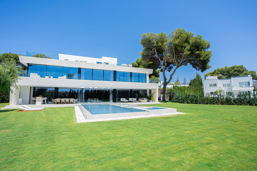 Los Monteros 10 - Beachside Residence in Marbella East