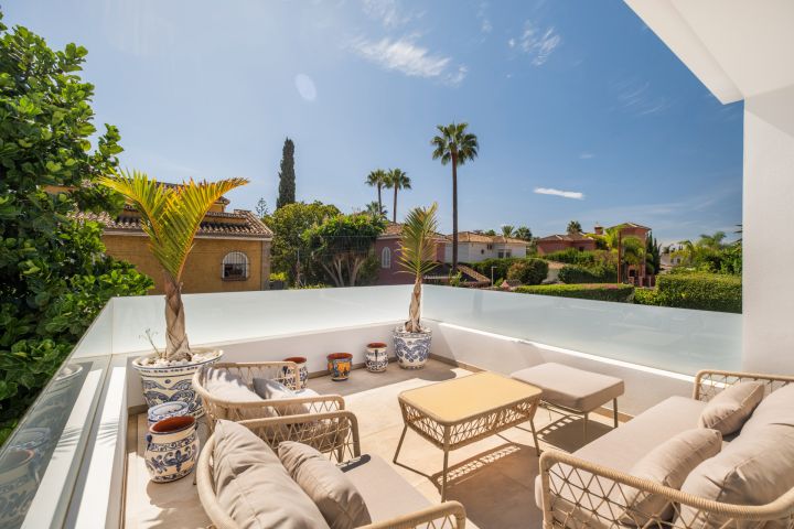 Golden Mile Home - Spacious Villa with Andalusian Charm