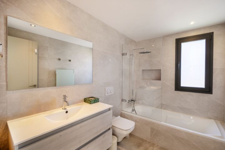Golden Mile Home - Spacious Villa with Andalusian Charm