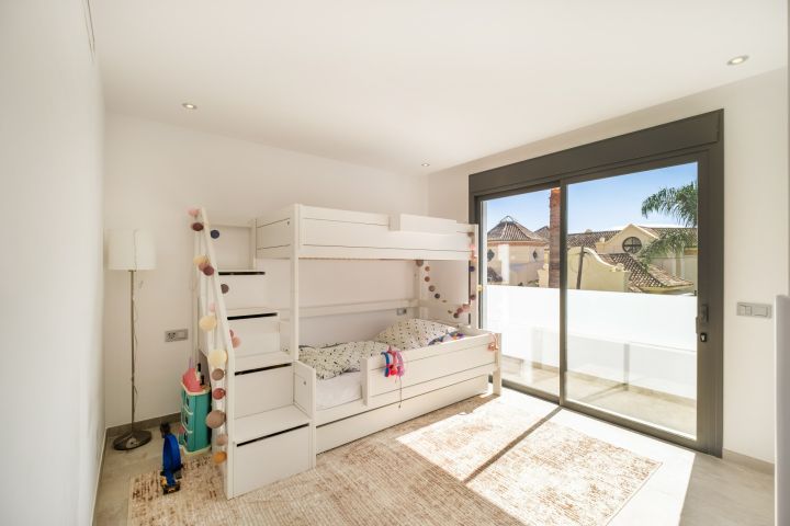Golden Mile Home - Spacious Villa with Andalusian Charm