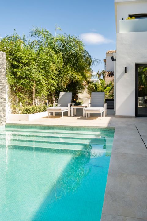 Golden Mile Home - Spacious Villa with Andalusian Charm