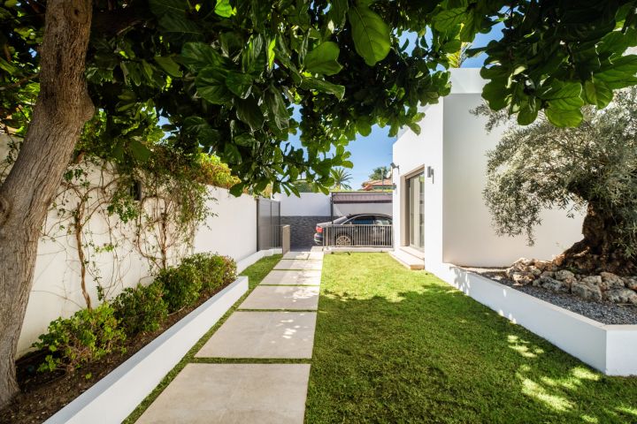 Golden Mile Home - Spacious Villa with Andalusian Charm
