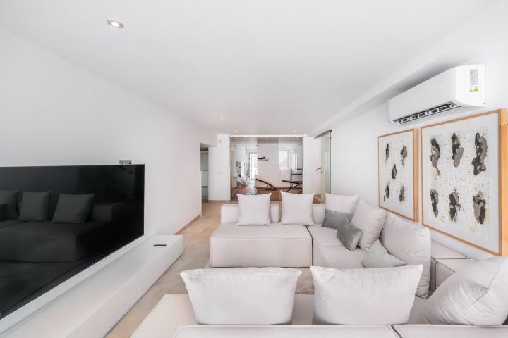 Golden Mile Home - Spacious Villa with Andalusian Charm