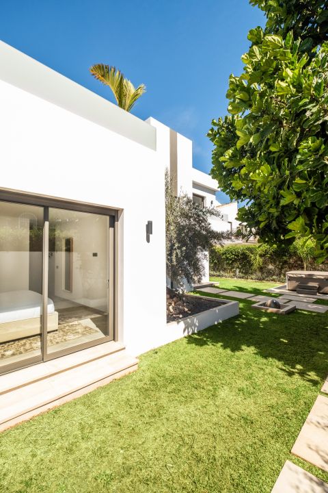 Golden Mile Home - Spacious Villa with Andalusian Charm
