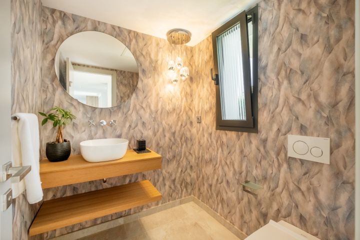 Golden Mile Home - Spacious Villa with Andalusian Charm