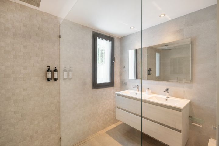 Golden Mile Home - Spacious Villa with Andalusian Charm