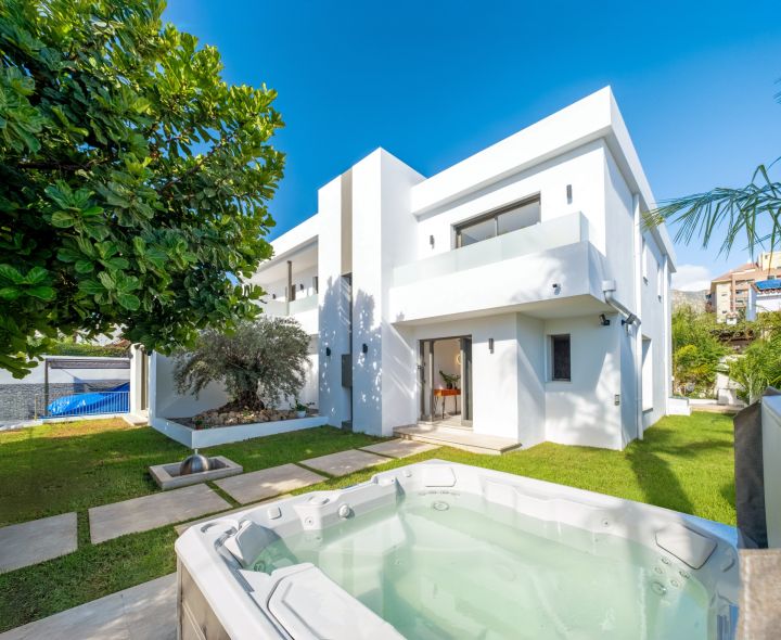 Golden Mile Home - Spacious Villa with Andalusian Charm