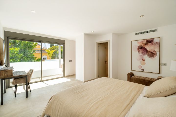 Golden Mile Home - Spacious Villa with Andalusian Charm