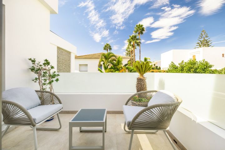 Golden Mile Home - Spacious Villa with Andalusian Charm