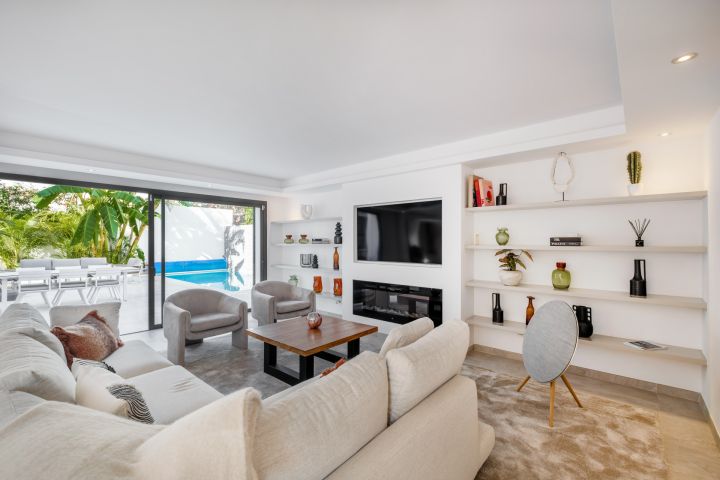 Golden Mile Home - Spacious Villa with Andalusian Charm