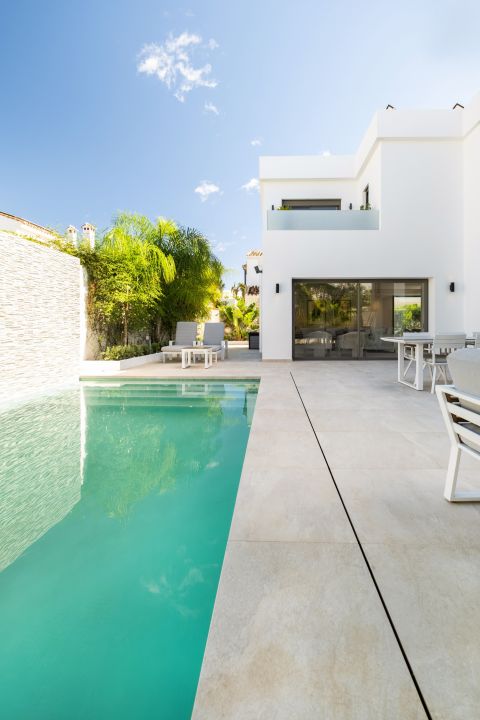 Golden Mile Home - Spacious Villa with Andalusian Charm