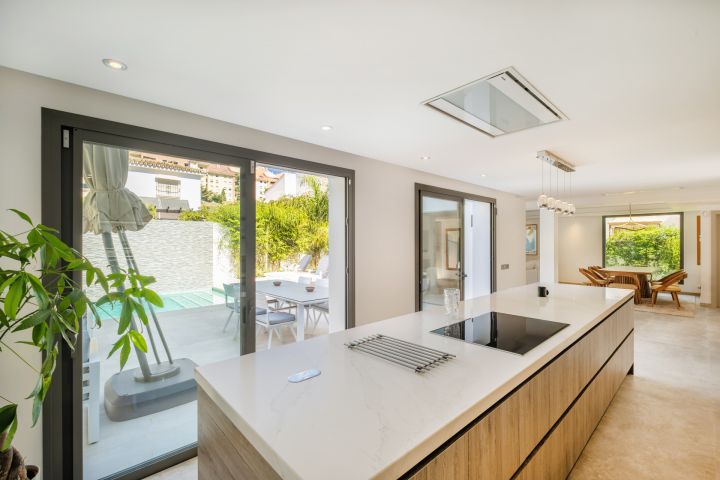 Golden Mile Home - Spacious Villa with Andalusian Charm