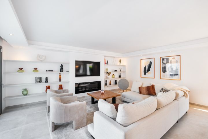 Golden Mile Home - Spacious Villa with Andalusian Charm