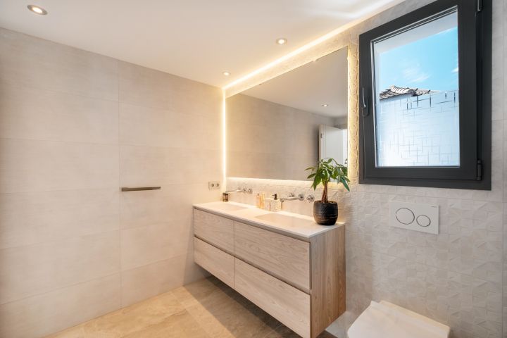 Golden Mile Home - Spacious Villa with Andalusian Charm