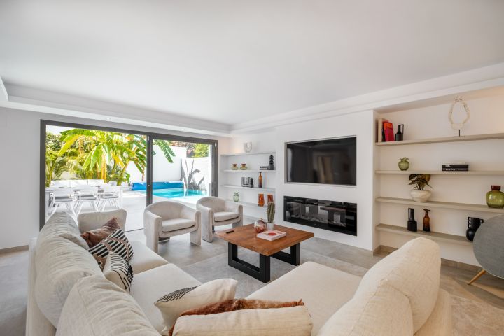 Golden Mile Home - Spacious Villa with Andalusian Charm